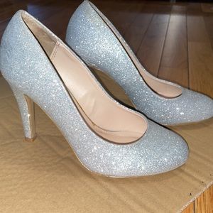 Size 6 Kelly & Katie Silver Glitter Heels. Worn minimally.